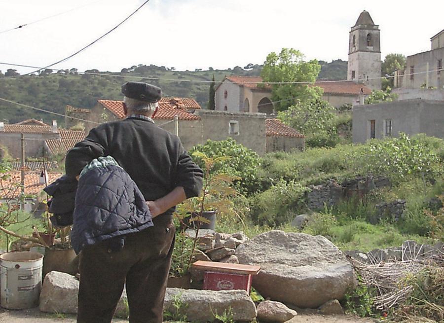L’isola si svuota, piccoli comuni in crisi tra pochi servizi e giovani in fuga