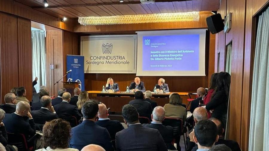 Rigassificatore a Porto Torres, i sindacati chiedono certezze