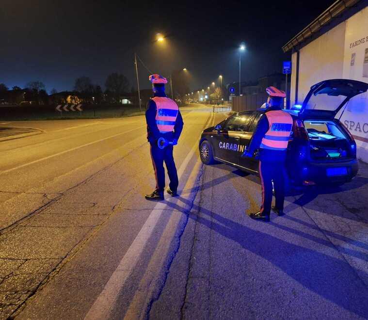 Sperona i carabinieri col furgone: arrestato dopo il folle inseguimento di oltre un’ora (anche in Fi-Pi-Li)