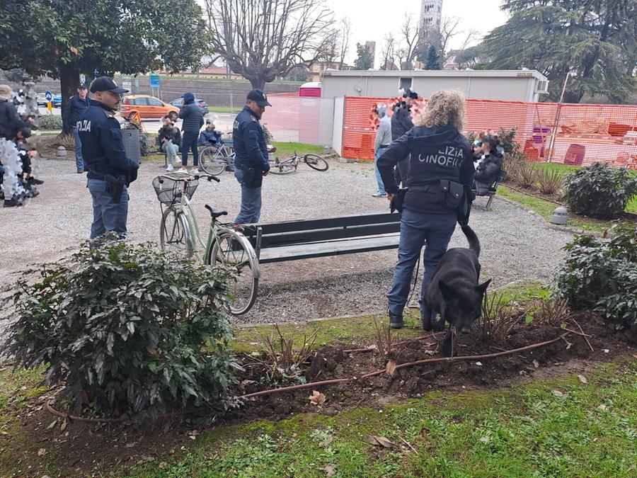 Lucca, trovata hashish nei controlli alla stazione