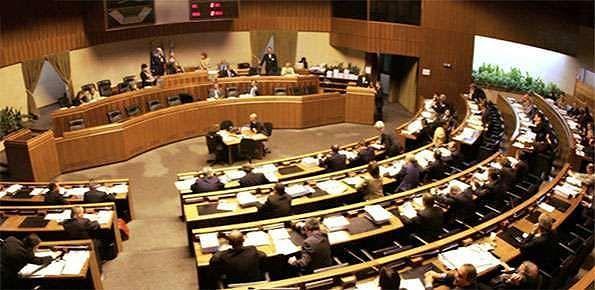 Il Governo contro la variazione di bilancio. La legislatura finisce con 20 leggi impugnate