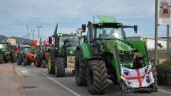 Olbia, non si ferma la rivolta dei trattori all’Isola Bianca