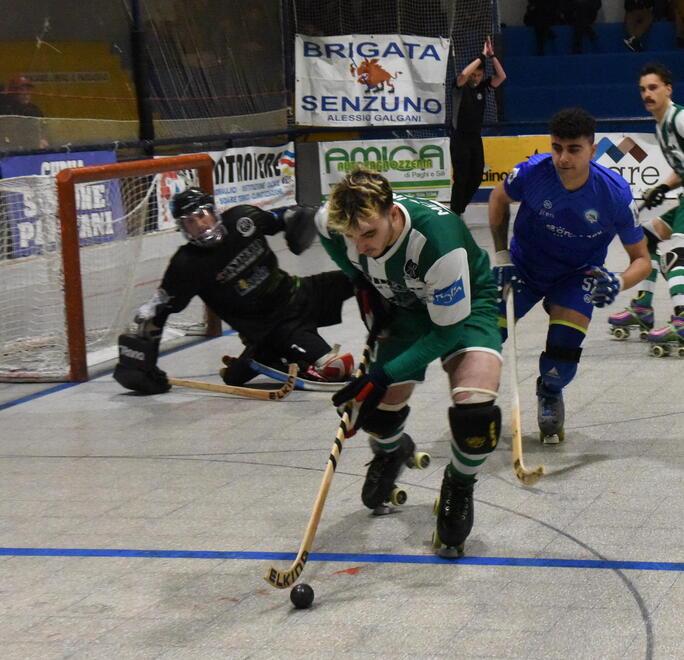 L’azzurro Bonarelli in attacco contro Giovinazzo (foto Giorgio)