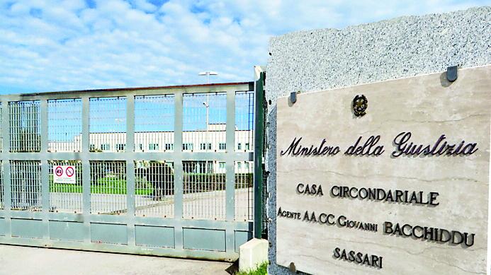 Botte alla zia che nega i soldi: 25enne arrestato a Sorso