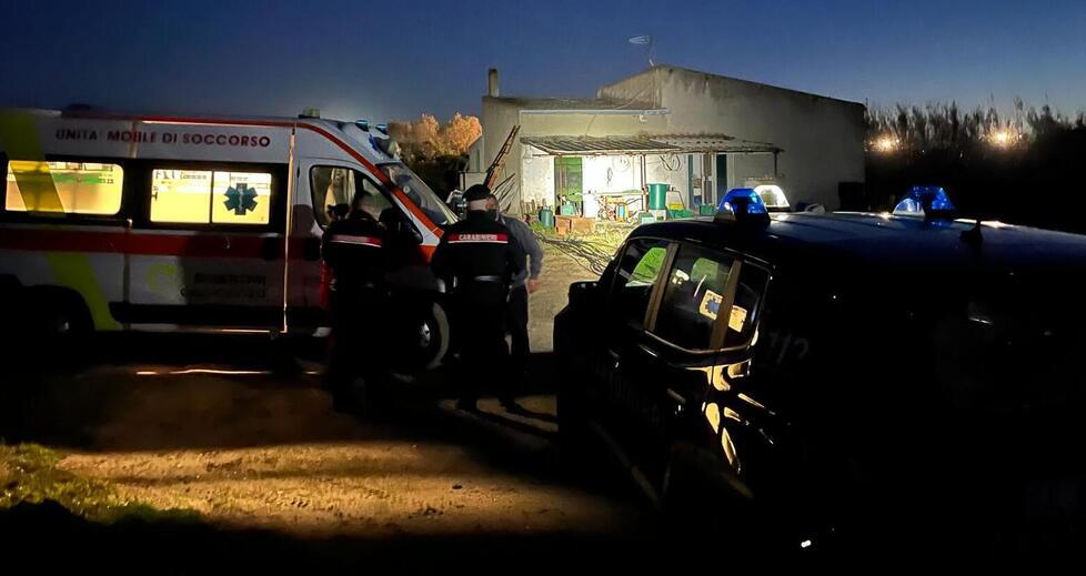 Dimesso dall’ospedale, ma la sua casa nella campagna di Sorso è piena di rifiuti, muffa e topi