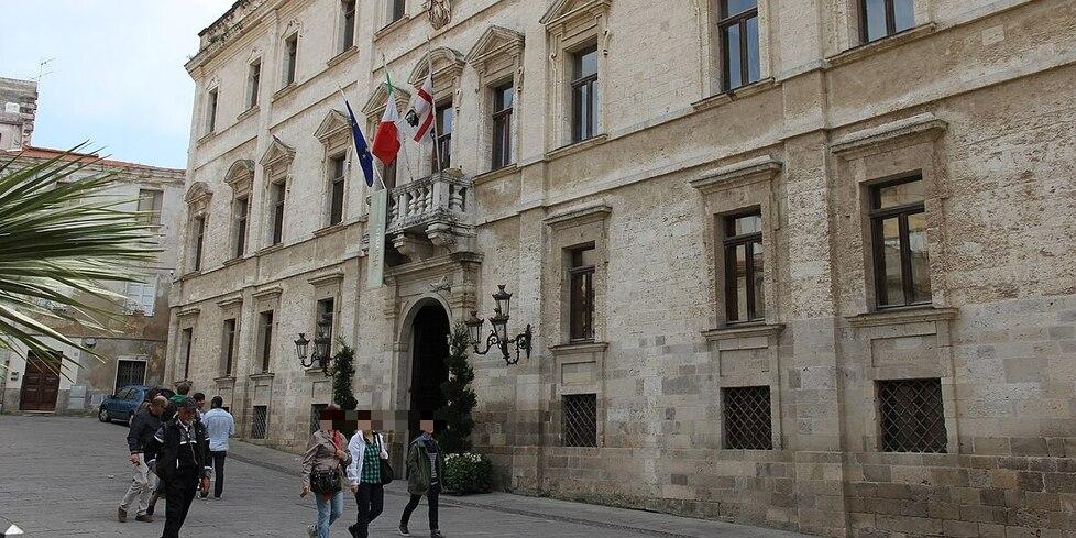 Sassari, l'ex messo vince due volte: "bomba" da mezzo milione per il Comune, che ricorre in Cassazione