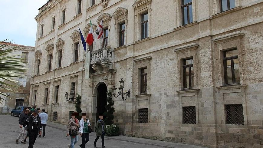 Sassari, l'ex messo vince due volte: "bomba" da mezzo milione per il Comune, che ricorre in Cassazione