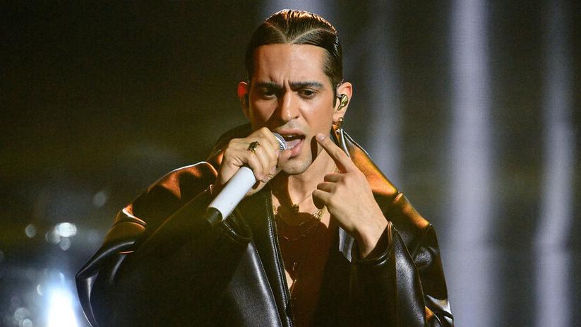Mahmood “scavalca” Sanremo e conquista radio e piattaforme