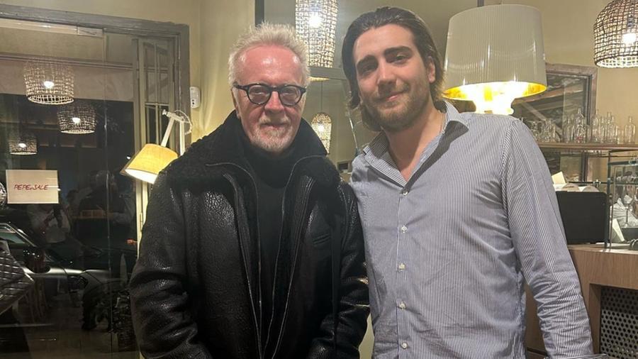 
	Umberto Tozzi alla pizzeria Pepe e Sale con il titolare Saverio Barnini

