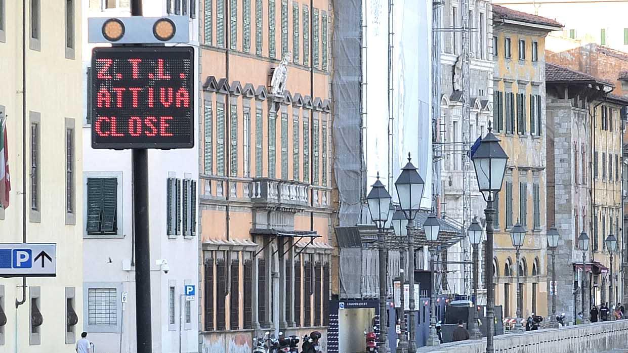 Ztl a Pisa, permessi a peso d’oro rispetto ai centri di Lucca e Livorno: ecco il confronto con le altre città