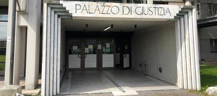 L'’ingresso del Palazzo di giustizia di Prato