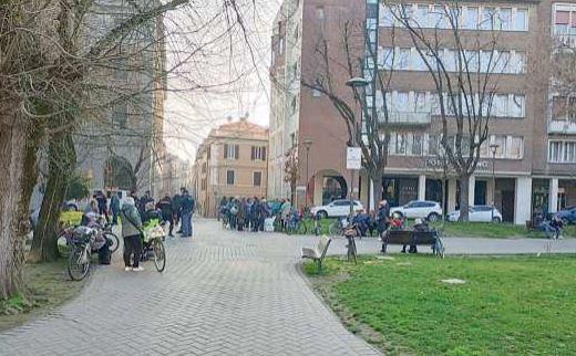 Anziano “abbattuto” con un pugno in viale Cavour a Ferrara
