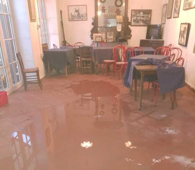 Gli allagamenti nel ristorante