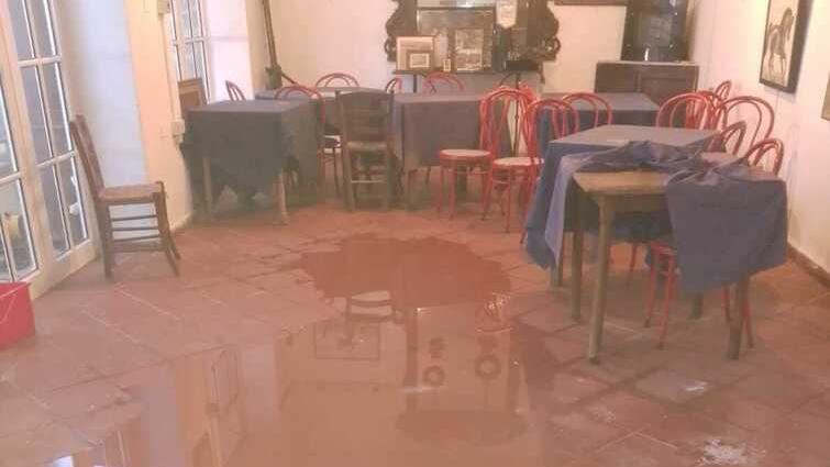 Gli allagamenti nel ristorante