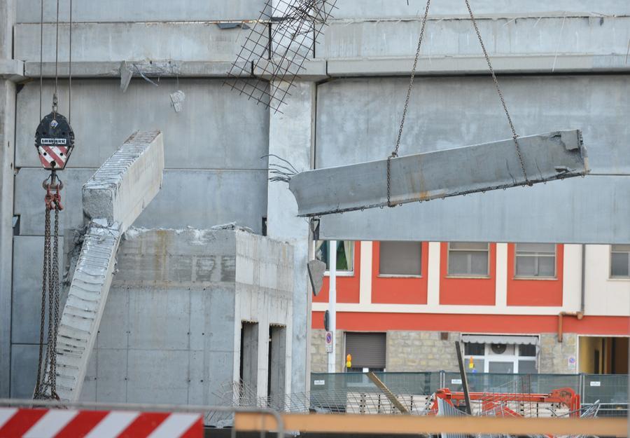 
	La trave che ha ceduto nel cantiere di via Mariti a Firenze

