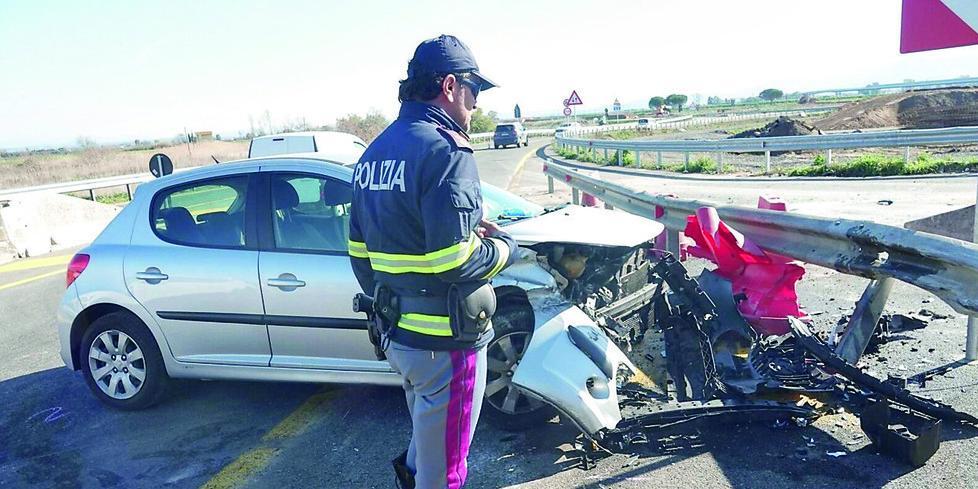 Orbetello, frontale contro il guardrail sull'Aurelia: quarto schianto in poche settimane<br>
