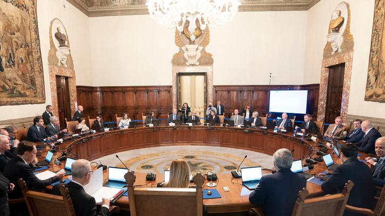 Dal 2004 impugnate oltre 80 leggi regionali