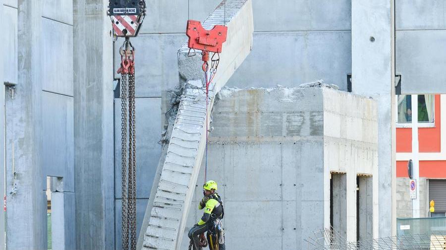 La trave che ha ceduto nel cantiere di via Mariti a Firenze