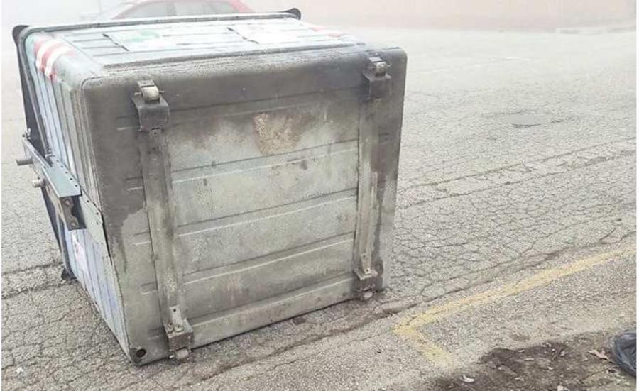 Ferrara, vandali allo Schiaccianoci: cassonetti e bidoni a terra