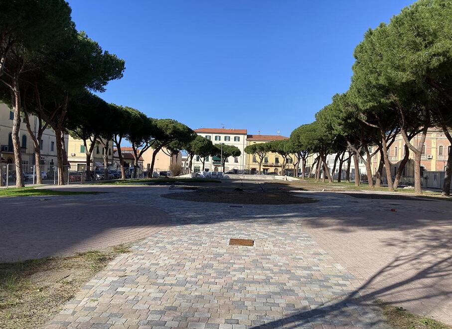 Piazza Carducci con la nuova pavimentazione (foto di Michele Falorni/Silvi)