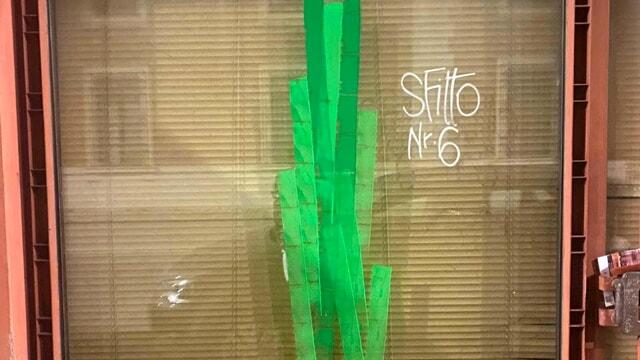 Giù le serrande, a Ferrara «Vendesi» e «Affittasi» sono cartelli abituali