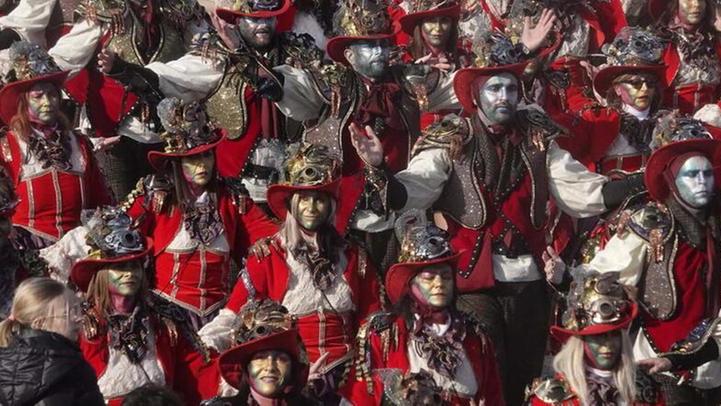 Il quinto corso mascherato (foto Roberto Paglianti)