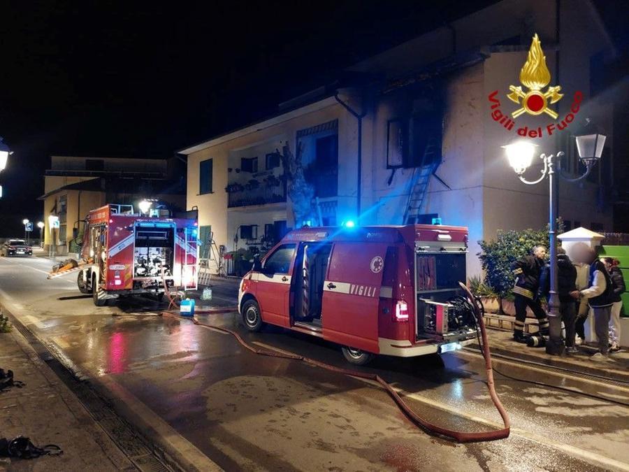 
	L'intervento dei vigili del fuoco nella notte a Porto Azzurro


