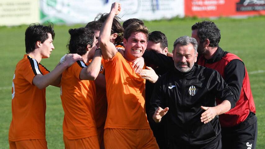 Del Nero esulta con la squadra dopo il 3-0 (foto Cuffaro)