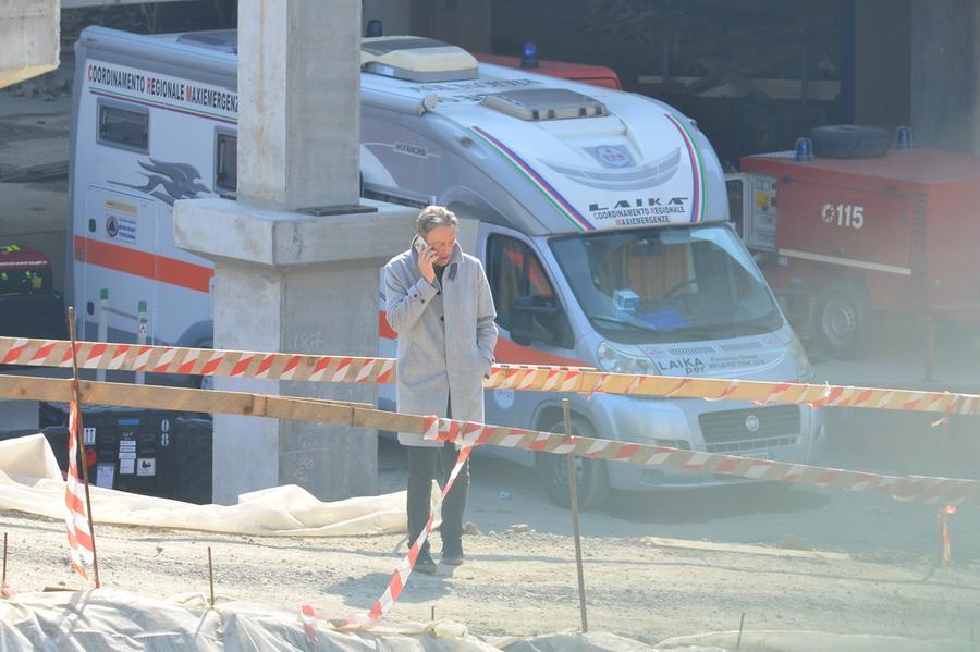 
	Il direttore del Dipartimento&nbsp;prevenzione della Asl Toscana centro, Renzo Berti, durante il sopralluogo nel cantiere

