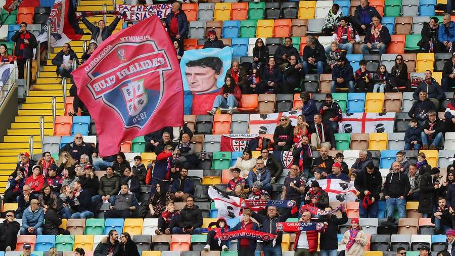 Udine, striscioni vietati ai tifosi del Cagliari: l’appello della società rossoblù
