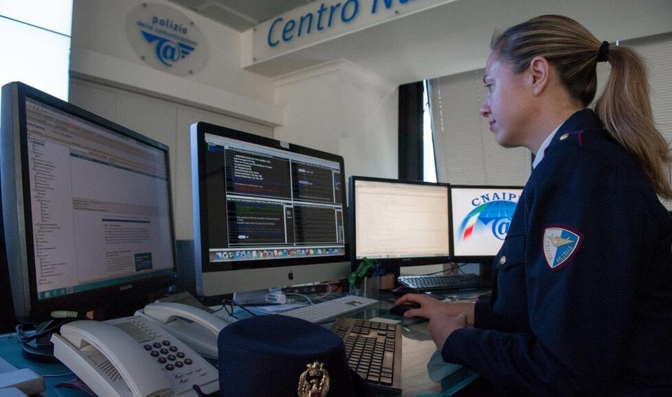 Lucca, lui la lascia e lei mette sul web le foto hard dell’ex: a processo<br type="_moz" />
