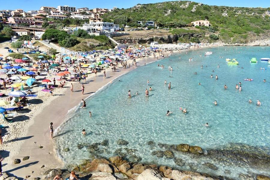 Santa Teresa, il ticket di ingresso alla spiaggia di Rena Bianca fa discutere
