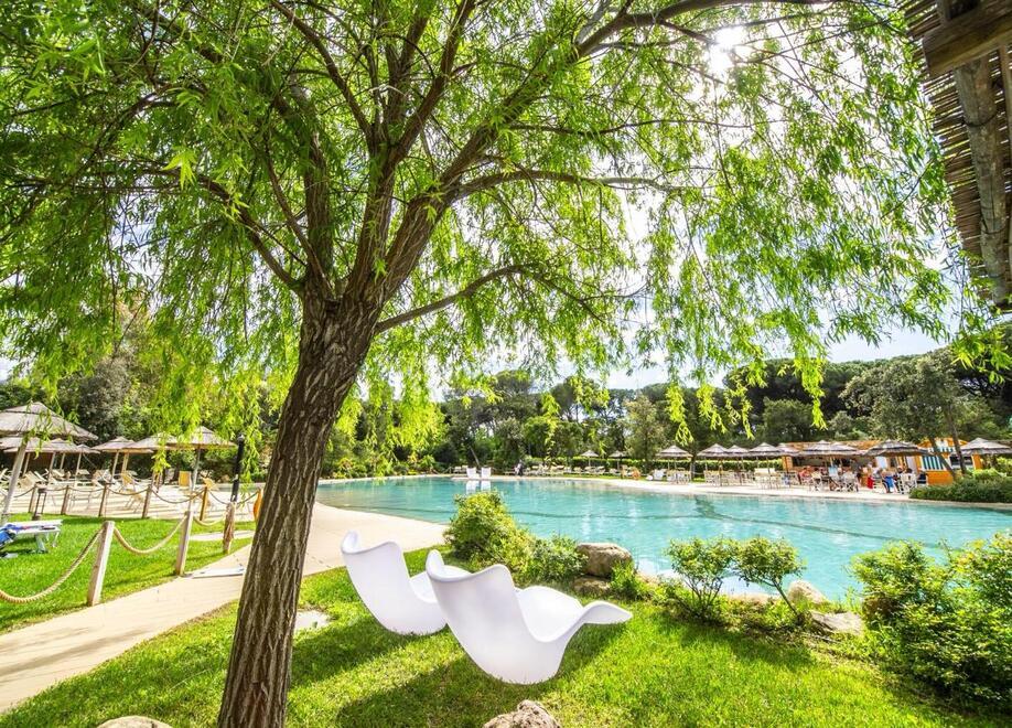 Open day a Le Esperidi, il villaggio sul mare a caccia di venti addetti: come candidarsi