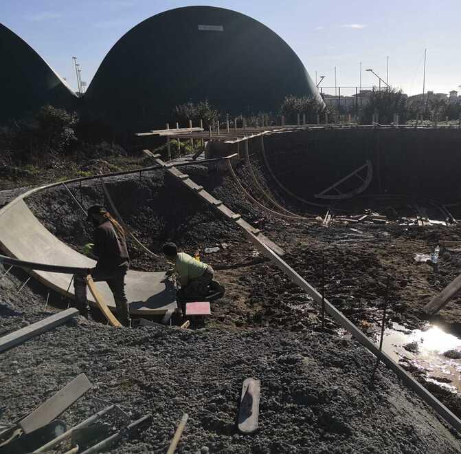Livorno, viaggio nel cantiere dello skate park tra rampe e curve lisce. C’è la data di fine lavori