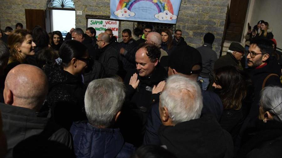 Il sindaco Davide Muledda al centro della foto di Massimo Locci