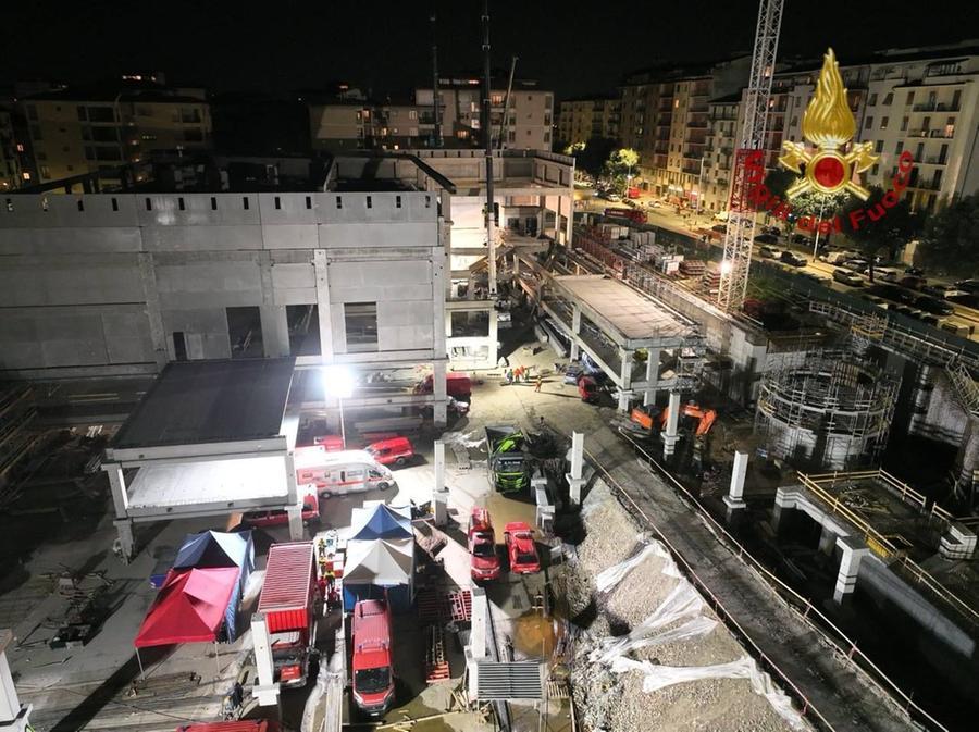 
	L'intervento dei vigili del fuoco nel luogo del cantiere crollato

