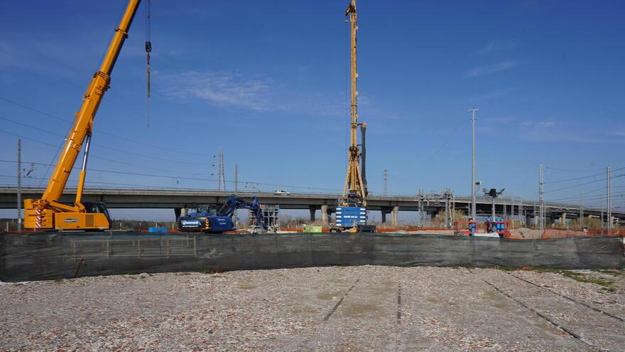 Il cantiere nella zona della stazione del Calambrone (Foto di Franco Silvi)