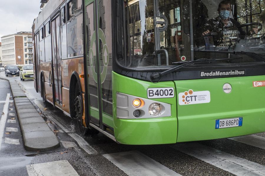 Livorno, nuovi percorsi e orari dei bus: cambia la corsa per i Cimiteri comunali