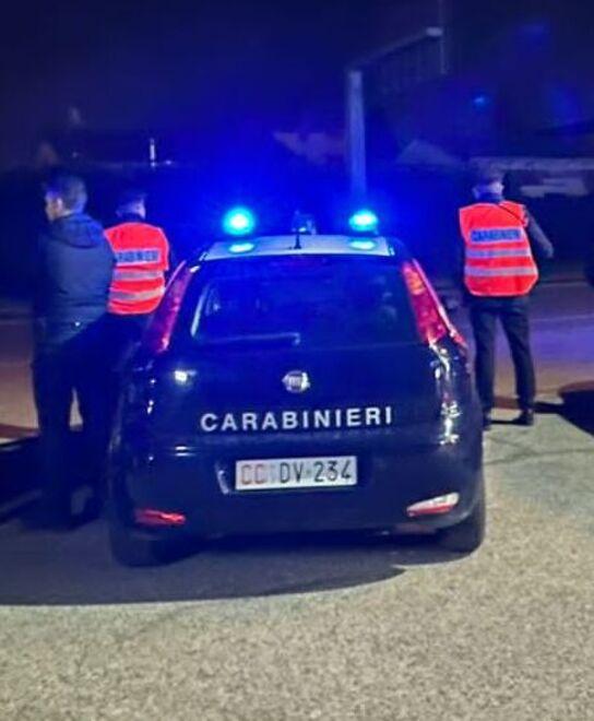 Castelnuovo, nascosto in auto per spacciare: arrestato un 36enne<br>
