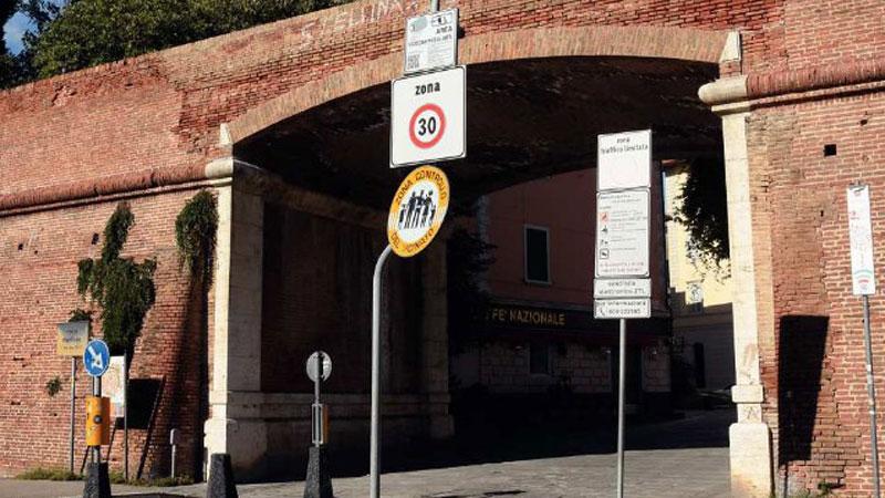 Grosseto e il pasticcio Ztl, i giudici: «Pagate solo una multa al giorno»