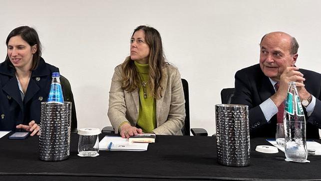 Pier Luigi Bersani: «La Sardegna può dimostrare che c’è un’alternativa alla destra»