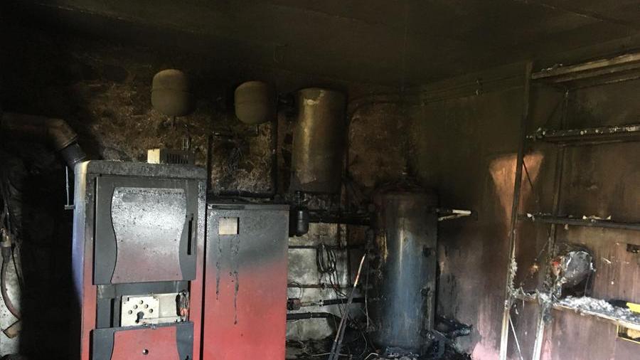 Pontremoli, caldaia in fiamme: distrutta abitazione