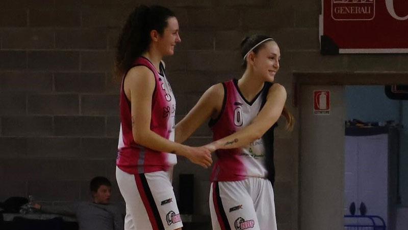 Da sinistra Carolina Salvestrini e la capitana Diletta Nerini, autrice di 14 punti e fra le protagoniste del rovesciamento di fronte