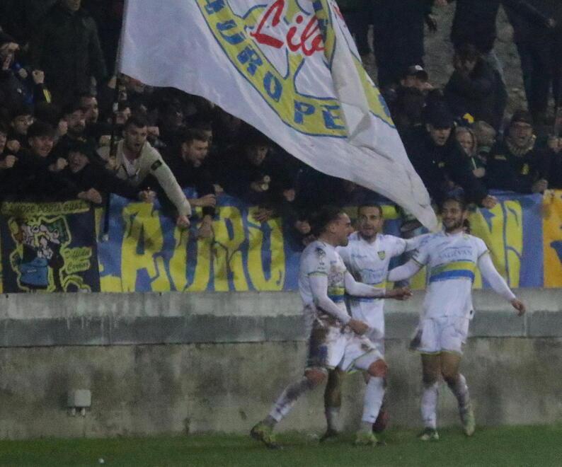 La gioia degli azzurri dopo un gol