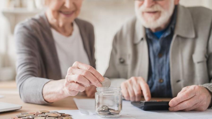 Pensioni, aumenta il divario: ecco perché gli uomini riscuotono più delle donne