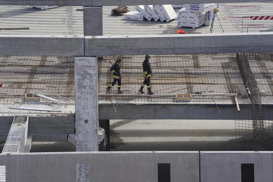 
	Vigili del fuoco nel cantiere in cui hanno perso la vita cinque persone


