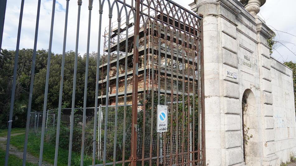 Livorno, parco della Ceschina ancora chiuso e si fa un mutuo per il torrino sempre più a pezzi<br>