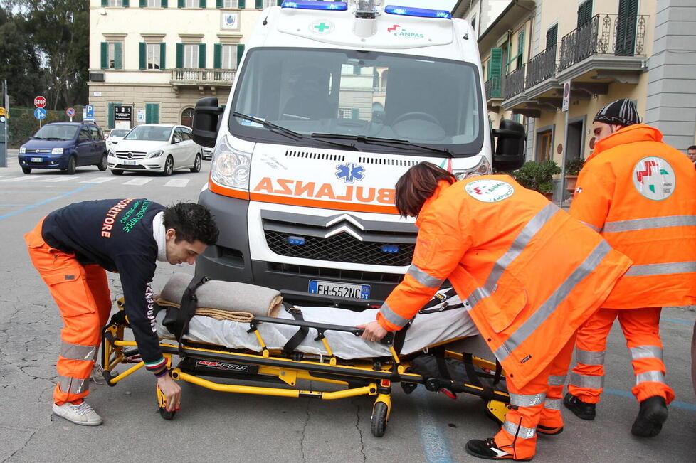 Quarrata, scontro fra auto: 52enne in codice rosso