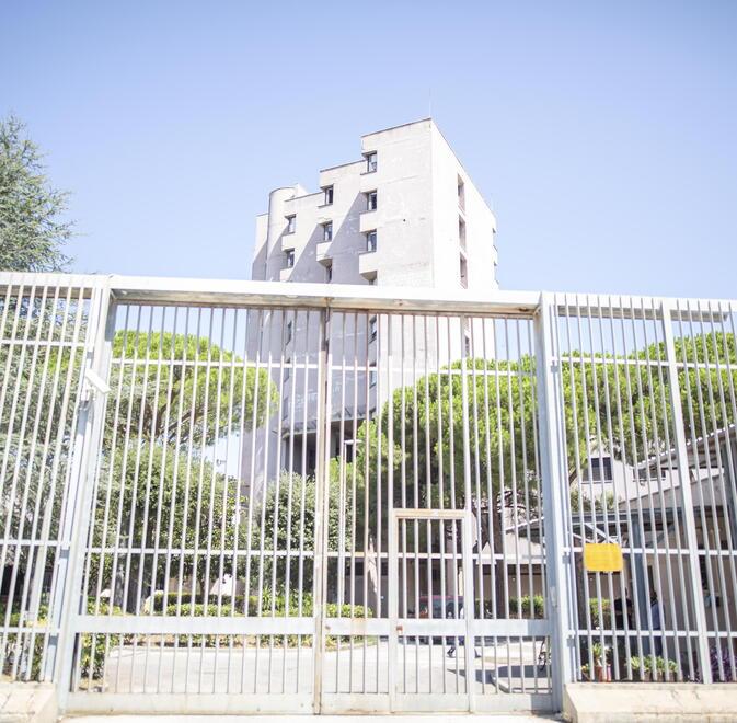 Livorno, detenuto costruisce una spranga in cella e ferisce l’agente: «Gli psichiatrici sono l’emergenza»