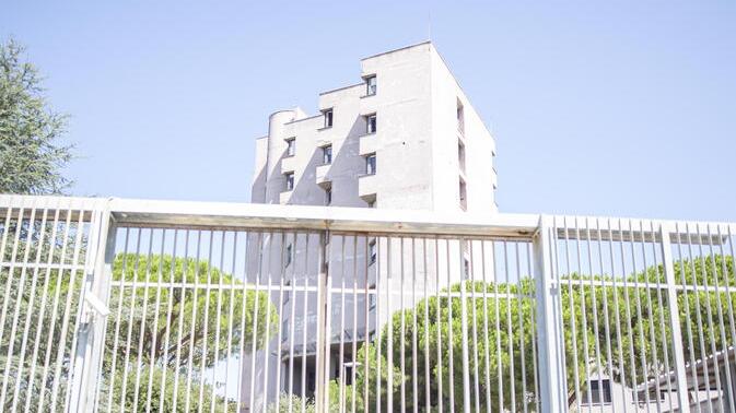 Livorno, detenuto costruisce una spranga in cella e ferisce l’agente: «Gli psichiatrici sono l’emergenza»